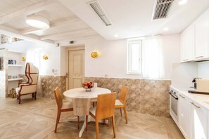 Vila (3 Bedrooms) | Parte interna