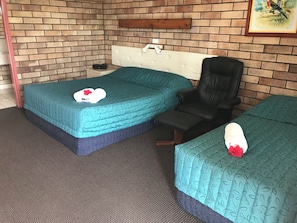 Zweibettzimmer | Schreibtisch, schallisolierte Zimmer, kostenloses WLAN, Bettwäsche