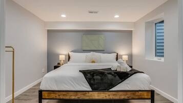 4 habitaciones, escritorio, tabla de planchar con plancha y wifi