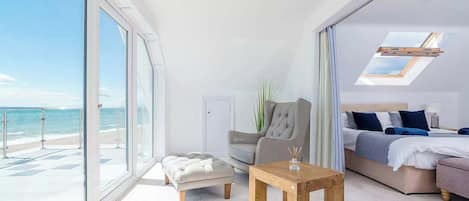 4 habitaciones, tabla de planchar con plancha, wifi y ropa de cama
