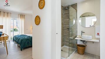 Standard Room | 1 bedroom, minibar, in-room safe, iron/ironing board