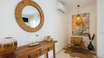 Superior Room | 1 bedroom, minibar, in-room safe, iron/ironing board