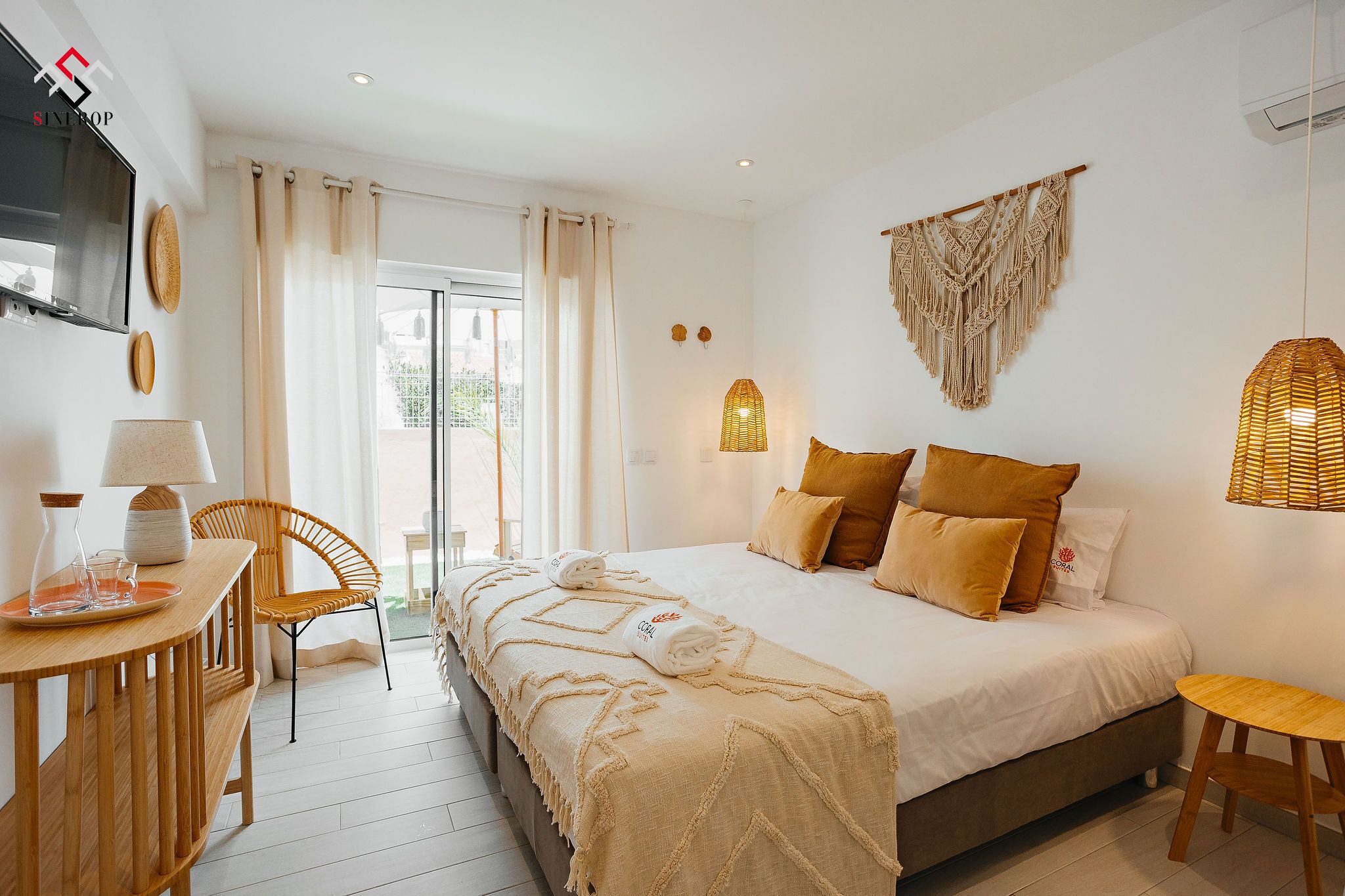 Phòng, sân hiên | Minibar, két bảo mật tại phòng, bàn ủi/dụng cụ ủi quần áo 