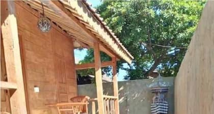 Private Wooden House, 6 Minutes From Melasti Beach