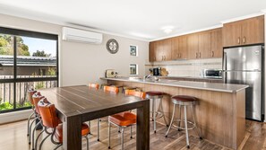 Fridge, microwave, oven, stovetop - The Plover Escape Phillip Island (Cowes)