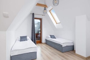 2 habitaciones, tabla de planchar con plancha, wifi y ropa de cama 