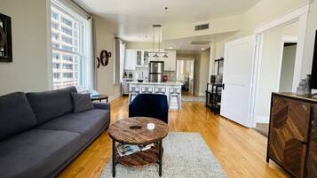 Televisor intel·ligent i llibres