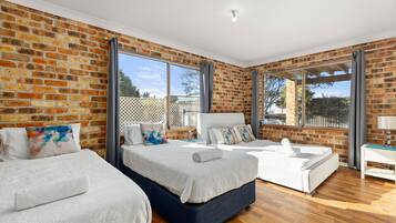 3 bedrooms, iron/ironing board, free WiFi, bed sheets