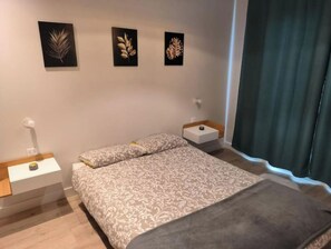 2 bedrooms, iron/ironing board, free WiFi, bed sheets