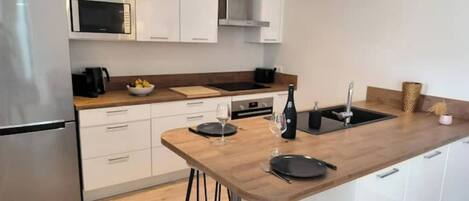 Fridge, microwave, oven, stovetop