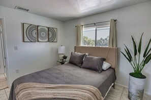 2 bedrooms, iron/ironing board, WiFi, bed sheets