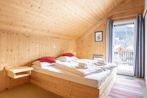 3 bedrooms, bed sheets