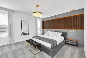 6 habitaciones, escritorio, tabla de planchar con plancha y wifi 