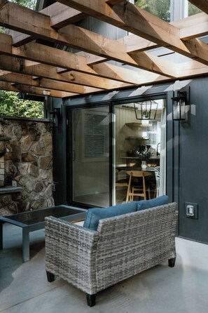 Outdoor dining - Smoky Cottage A-Frame at Creekside Hideaway (Gatlinburg)