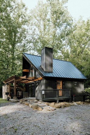 Exterior - Smoky Cottage A-Frame at Creekside Hideaway (Gatlinburg)