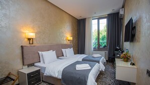 Hypo-allergenic bedding available, minibar, in-room safe, desk - Florence Boutique Hotel (Tashkent)