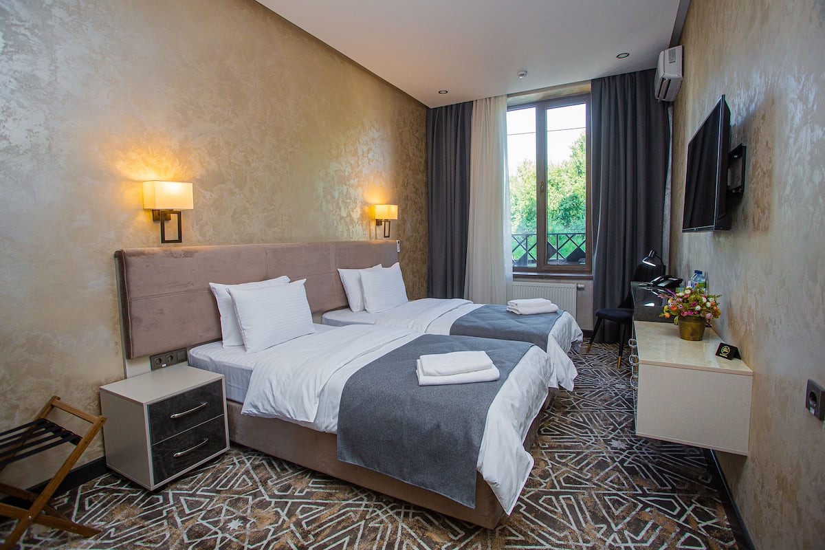 Hypo-allergenic bedding, minibar, in-room safe, desk
