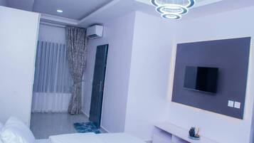 Apartment | 3 bedrooms, iron/ironing board, free WiFi, bed sheets