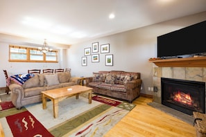 TV, fireplace - Oak Point Place with Private Hot Tub, Fireplace, Panoramic views, & Free Ski Shuttle! (Breckenridge)