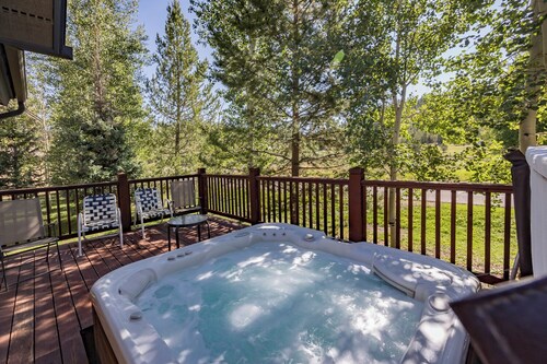 Oak Point Place with Private Hot Tub, Panoramic views, Free shuttle, Fireplace