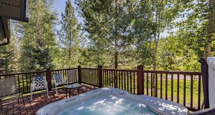 Oak Point Place with Private Hot Tub, Panoramic views, Free shuttle, Fireplace