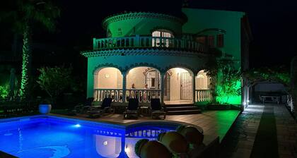 Villa Sabina - a magic place of joy with pool/hot tub, 20min from PortAventura