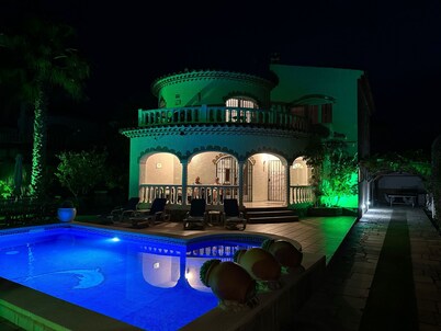 Villa Sabina - a magic place of joy with pool/hot tub, 20min from PortAventura