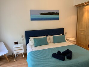 5 bedrooms, in-room safe, iron/ironing board, free WiFi