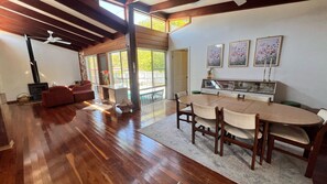 Dining - Beautiful house, located in a quiet area of town with its own private pool (South West Rocks)