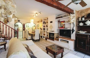 Smart TV, books - Looking for paradis beach  (el Gran Alacant)