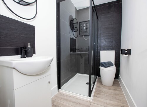 Impeccable 4-bed House Facing Anfield Stadium