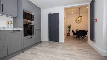 House, Multiple Beds | Private kitchen | Fridge, microwave, oven, stovetop