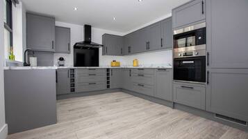 House, Multiple Beds | Private kitchen | Fridge, microwave, oven, stovetop