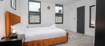 Impeccable 4-bed House Facing Anfield Stadium