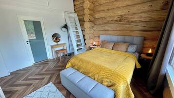 4 bedrooms, desk, iron/ironing board, free WiFi