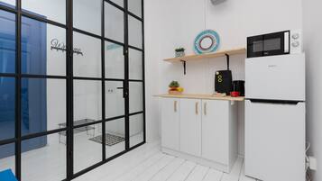 Microwave, dishwasher, electric kettle, cookware/dishes/utensils