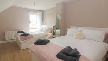 4 Schlafzimmer, individuell dekoriert, individuell eingerichtet