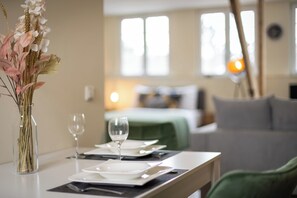 1 bedroom, travel cot, WiFi - Eden 2 - Suite-Studio nah Messe/Rhein, Küche (Krefeld)