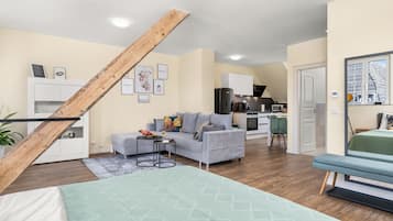 1 bedroom, travel crib, WiFi