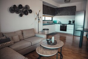 Panoramic Apartment, 2 Bedrooms, Non Smoking, Sea View | Living area