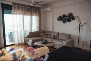 Appartement Panoramique, 2 chambres, non-fumeurs, vue mer | Coin séjour