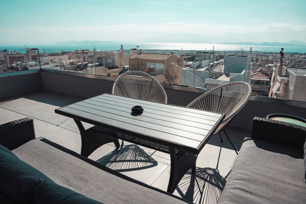 Appartement Panoramique, 2 chambres, non-fumeurs, vue mer | Terrasse/Patio