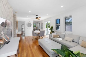 Smart TV - La Mer in Marcoola - 43 Beachway Parade (Marcoola)