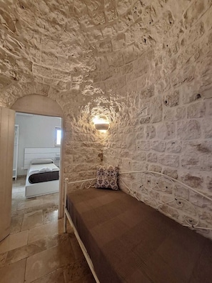 3 bedrooms, desk, free WiFi, bed sheets