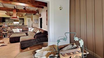 Studio (4 Bedrooms) | Property amenity