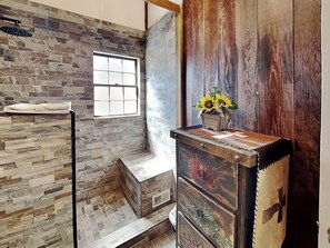 Studio (4 Bedrooms) | Property amenity