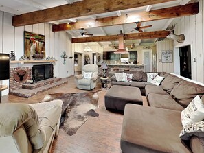 Studio (4 Bedrooms) | Front of property