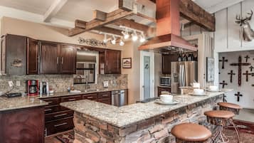 Studio (4 Bedrooms) | Property amenity