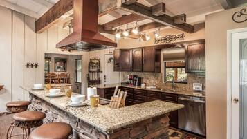 Studio (4 Bedrooms) | Property amenity