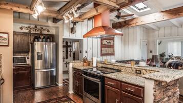 Studio (4 Bedrooms) | Property amenity